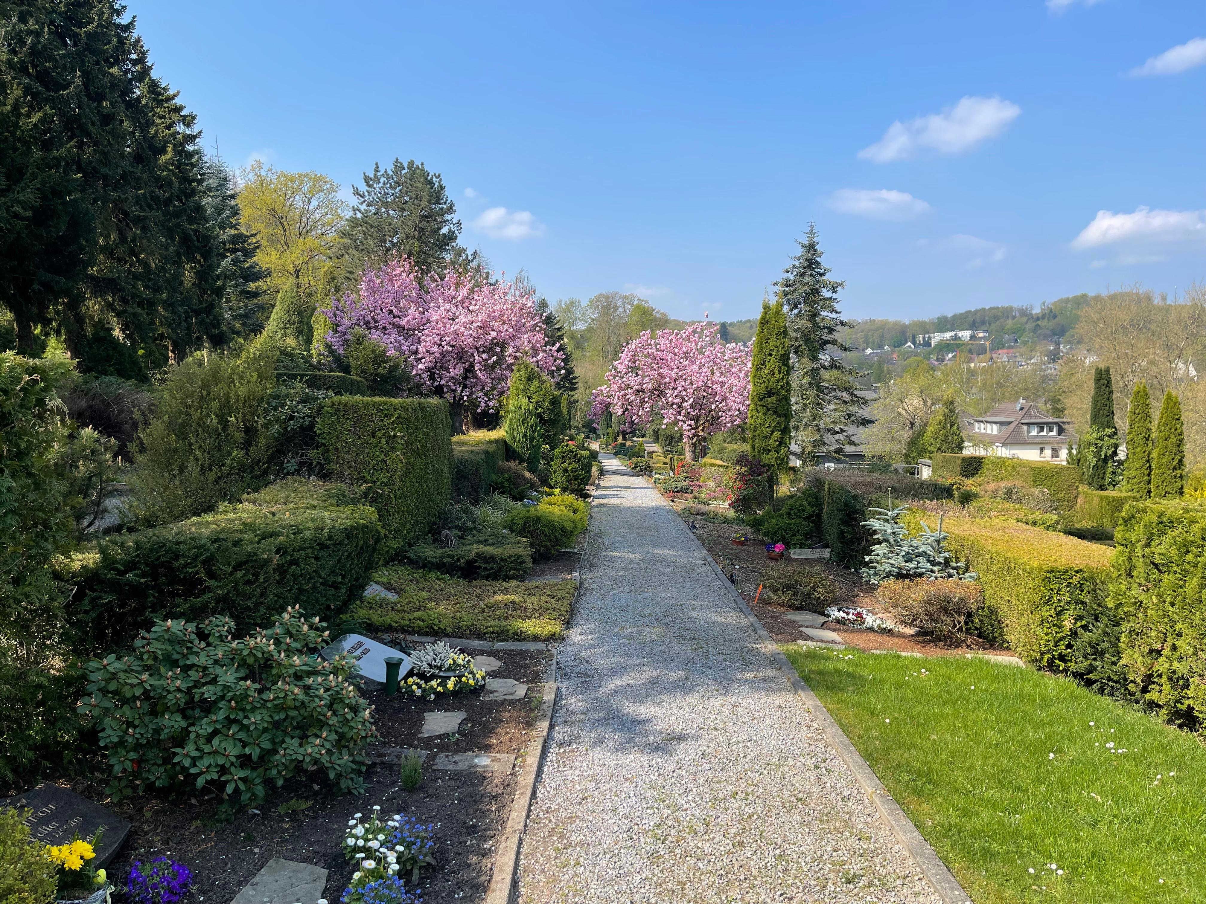 Verschönerung des Nevigeser Friedhofs